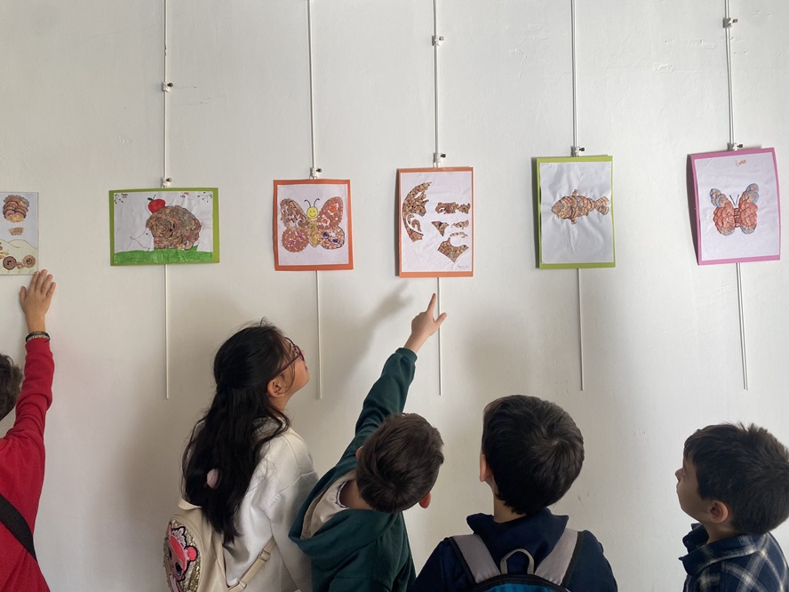 “Kalemtraş Atıklarıyla Soyut Kompozisyon” Sergisi