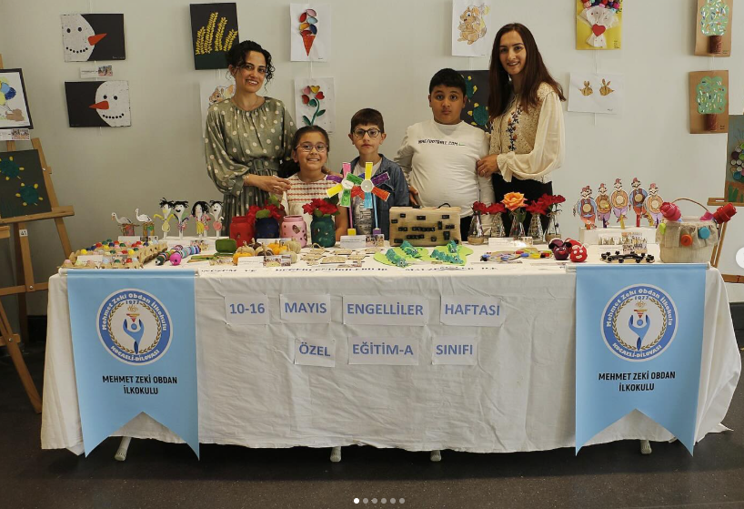“Özel Eğitim Sınıfı Geri Dönüşüm ve Değerlendirilebilir Malzemeler İle Sanat” Sergisi