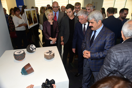 “Dünyada Seramik” Fotoğraf ve Seramik Sergisi – KOÜ/Uşak Üniversitesi, Nermin Demirkol – Hakan Öcel.